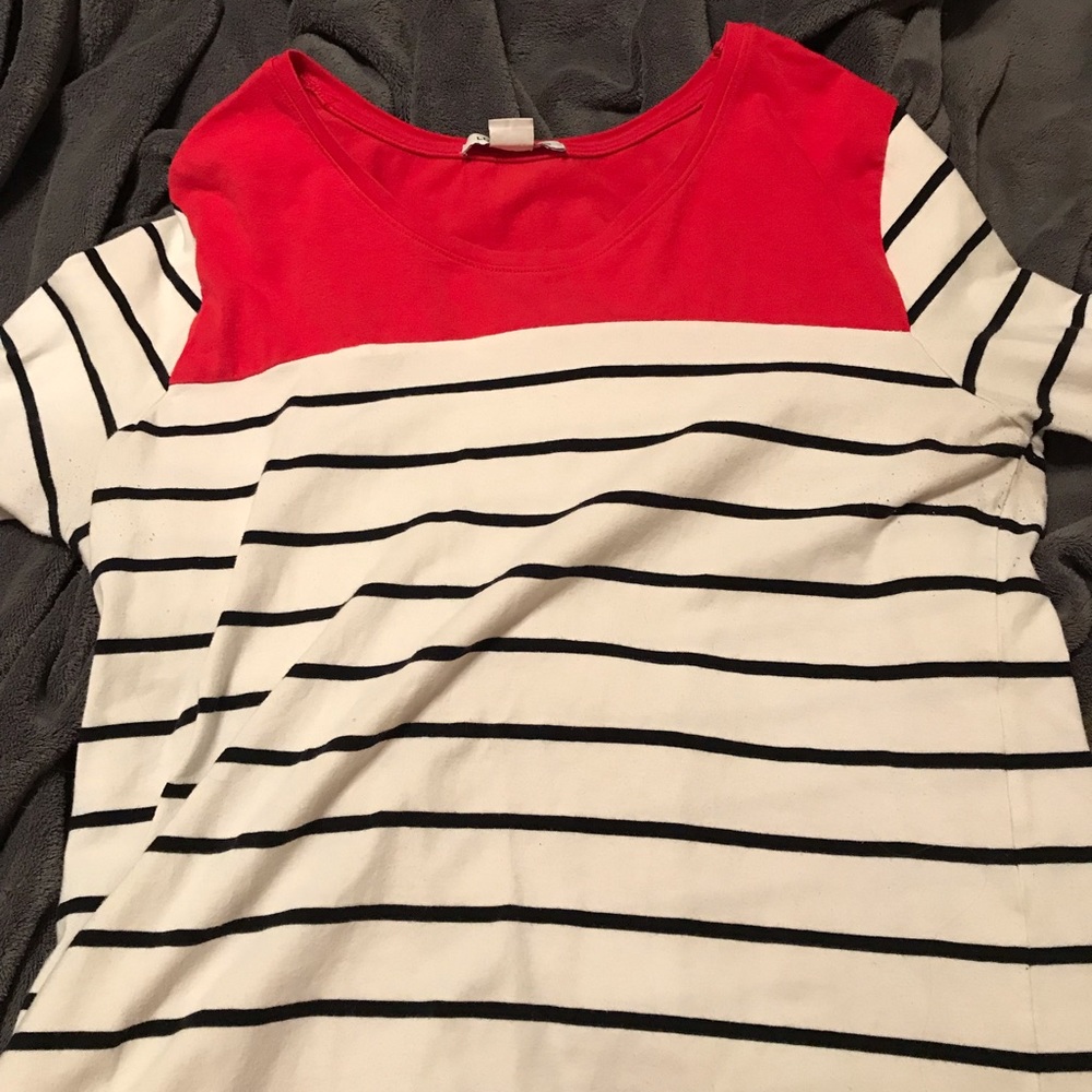 Liz Claiborne red and striped 3/4 sleeve shirt